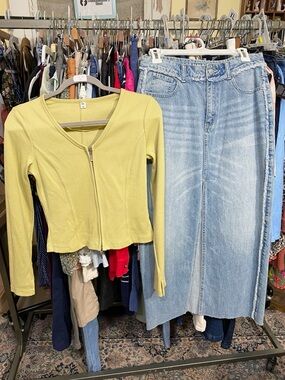 Small top XS 3/26 skirt Style bundle Gemma Rae denim skirt GU chartreuse top